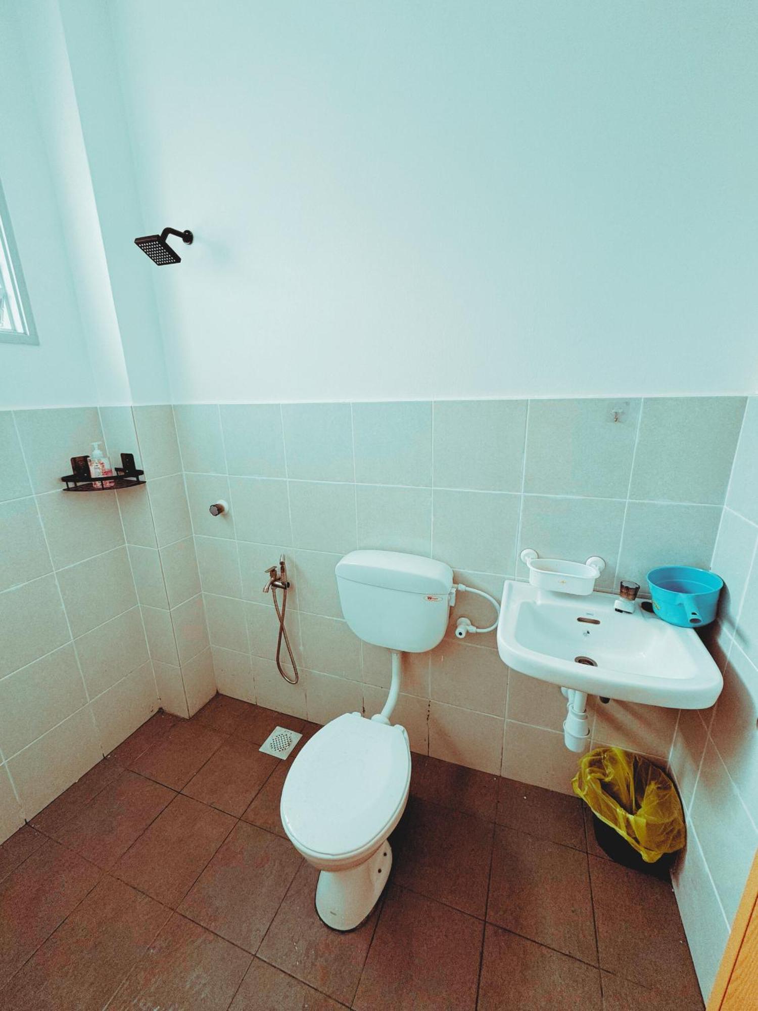 Fallem's I 4 I Fully Aircond I 9 Pax I Free Wifi I Netflix I Intex Pool Holiday home