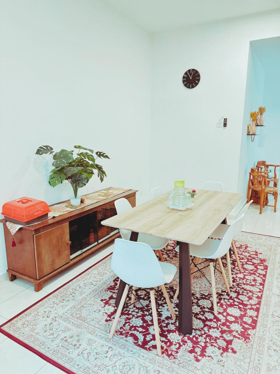 Fallem's I 4 I Fully Aircond I 9 Pax I Free Wifi I Netflix I Intex Pool Holiday home
