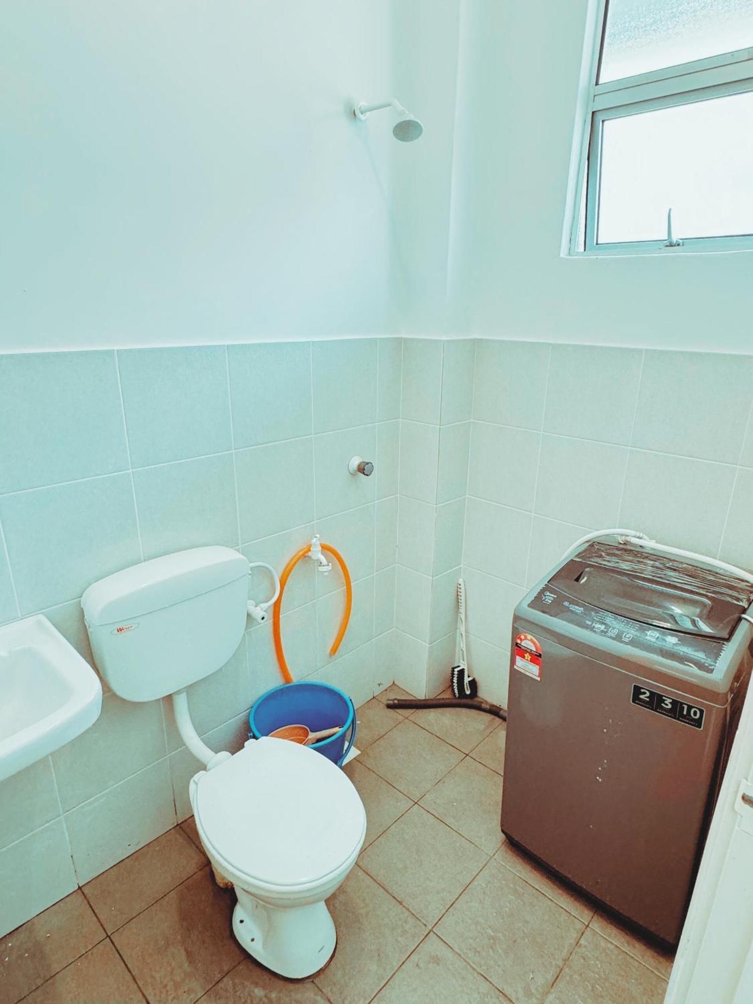 Fallem's I 4 I Fully Aircond I 9 Pax I Free Wifi I Netflix I Intex Pool Holiday home