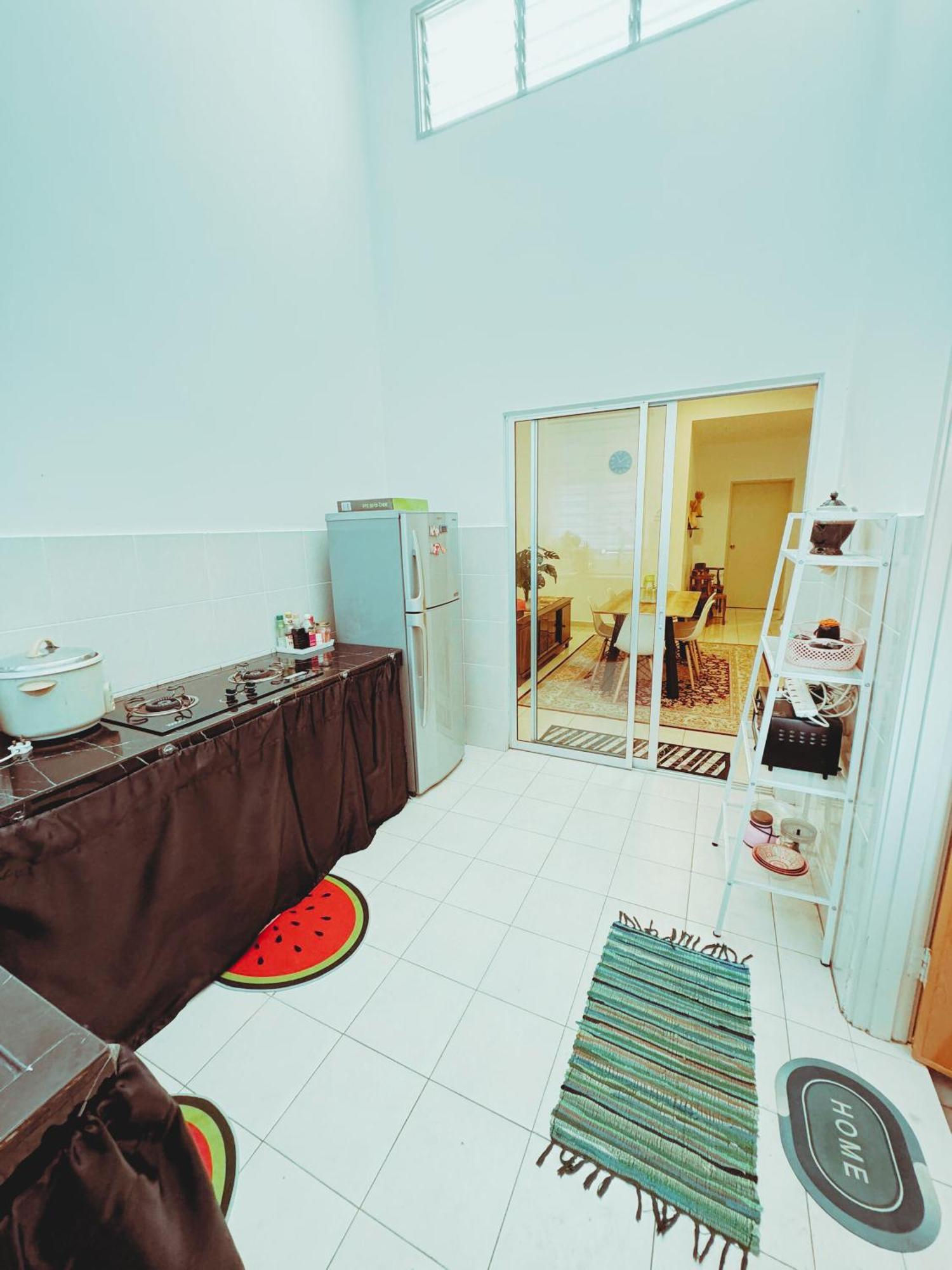 Fallem's I 4 I Fully Aircond I 9 Pax I Free Wifi I Netflix I Intex Pool Holiday home *