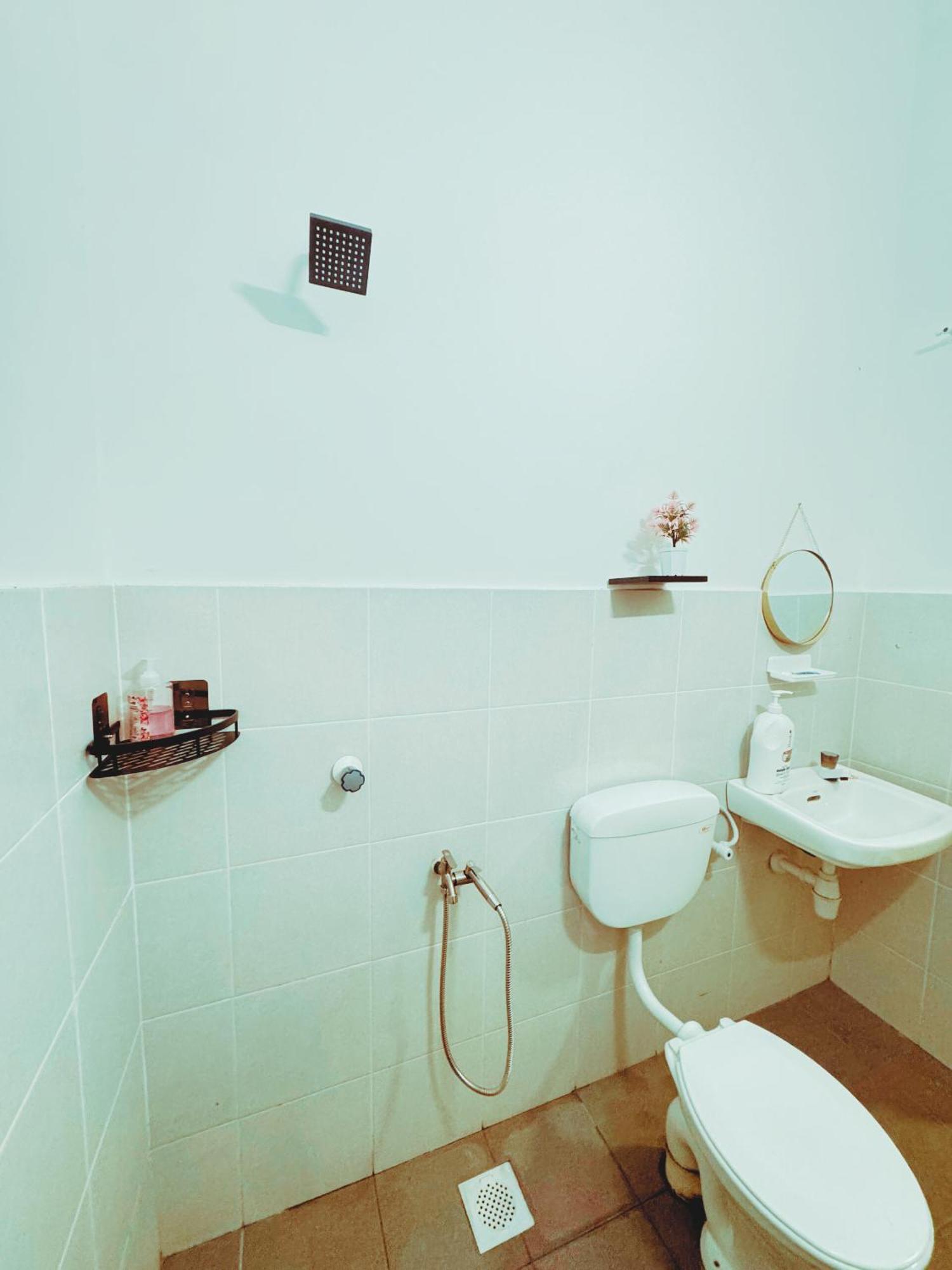 Fallem's I 4 I Fully Aircond I 9 Pax I Free Wifi I Netflix I Intex Pool Malacca